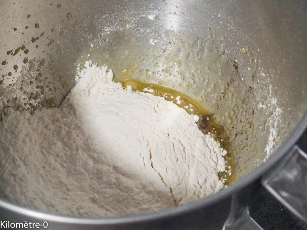 Biscuits farcis à la pâte de dattes et eau de fleur d&rsquo;oranger - Étape 3