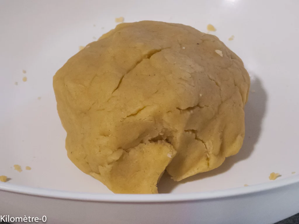 Biscuits farcis à la pâte de dattes et eau de fleur d&rsquo;oranger - Étape 4