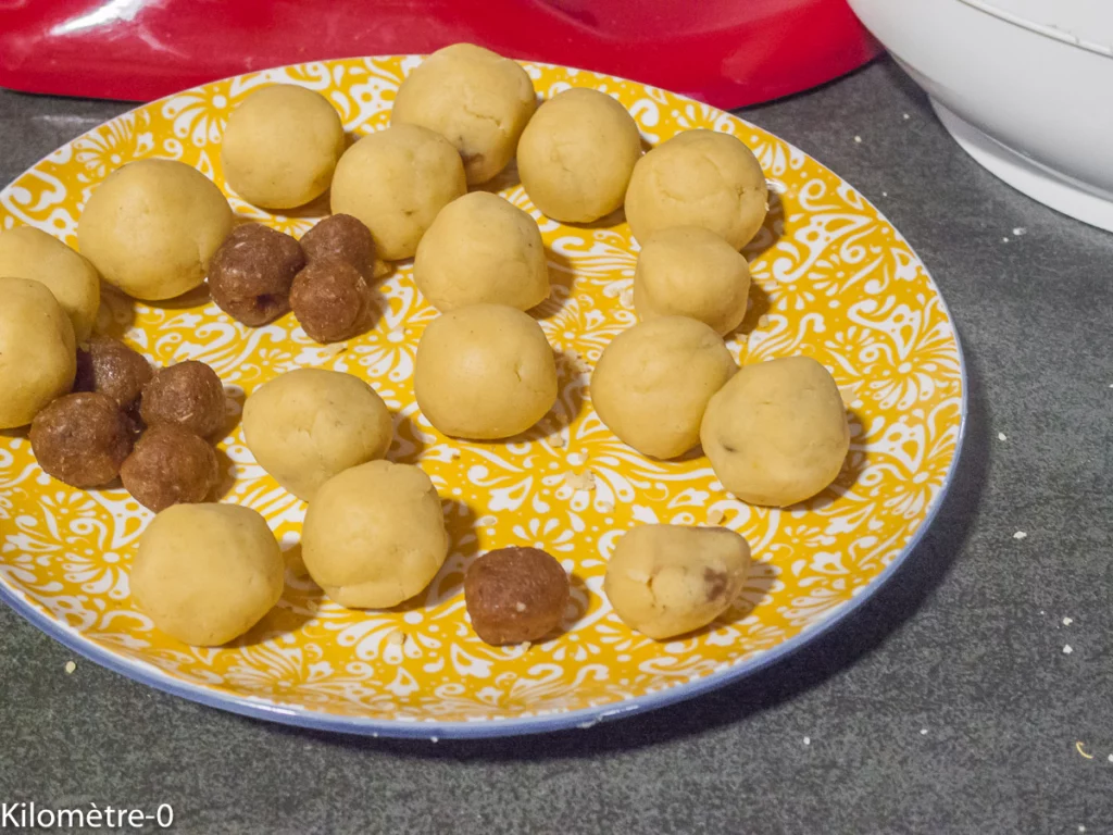 Biscuits farcis à la pâte de dattes et eau de fleur d&rsquo;oranger - Étape 5