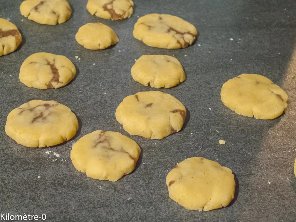 Biscuits farcis à la pâte de dattes et eau de fleur d&rsquo;oranger - Étape 6