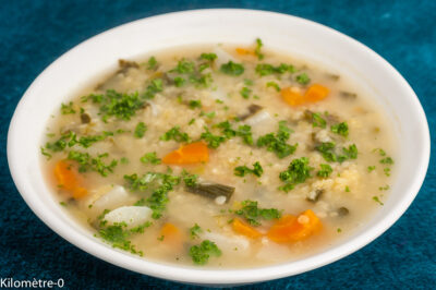 Photo de recette de potage, soupe, légumineuses, lentilles corail, lentilles, carotte, poireaux, navet, légumes d'hiver, bio, facile, légère, automne, hiver, Kilomètre-0, blog de cuisine réalisée à partir de produits de saison et issus de circuits courts