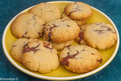 Photo de recette de biscuits, gâteaux, petits gâteaux,  pâte de dattes, eau de fleur d'oranger, biscuits fourrés, facile, goûter, Kilomètre-0, blog de cuisine réalisée à partir de produits de saison et issus de circuits courts