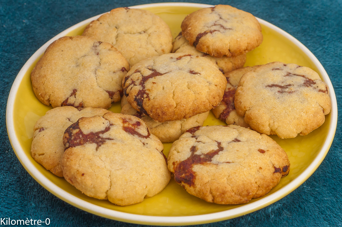 Photo de recette de biscuits, gâteaux, petits gâteaux,  pâte de dattes, eau de fleur d'oranger, biscuits fourrés, facile, goûter, Kilomètre-0, blog de cuisine réalisée à partir de produits de saison et issus de circuits courts