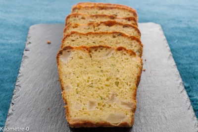 Photo de recette de cake, cake salé, apéro, facile, rapide,  poire,  emmental, ciboulette, bio,  Kilomètre-0, blog de cuisine réalisée à partir de produits de saison et issus de circuits courts