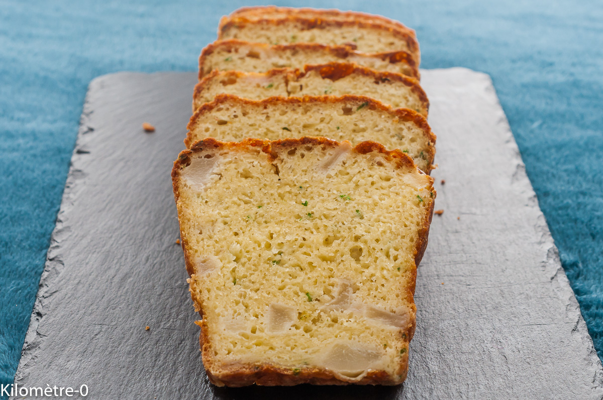 Photo de recette de cake, cake salé, apéro, facile, rapide,  poire,  emmental, ciboulette, bio,  Kilomètre-0, blog de cuisine réalisée à partir de produits de saison et issus de circuits courts