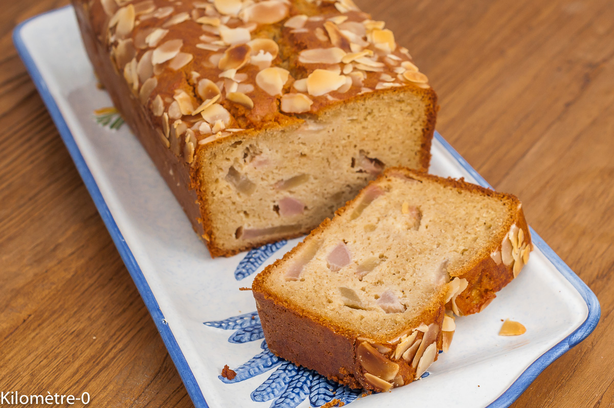 Photo de recette de gâteau du matin, gâteau, dessert, petit déjeuner, goûter, fruits, automne, hiver,  poires, farine de petit épeautre, amandes , healthy, végétarien, Kilomètre-0, blog de cuisine réalisée à partir de produits de saison et issus de circuits courts