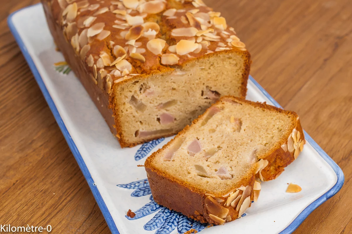 Photo de recette de gâteau du matin, gâteau, dessert, petit déjeuner, goûter, fruits, automne, hiver, poires, farine de petit épeautre, amandes , healthy, végétarien, Kilomètre-0, blog de cuisine réalisée à partir de produits de saison et issus de circuits courts