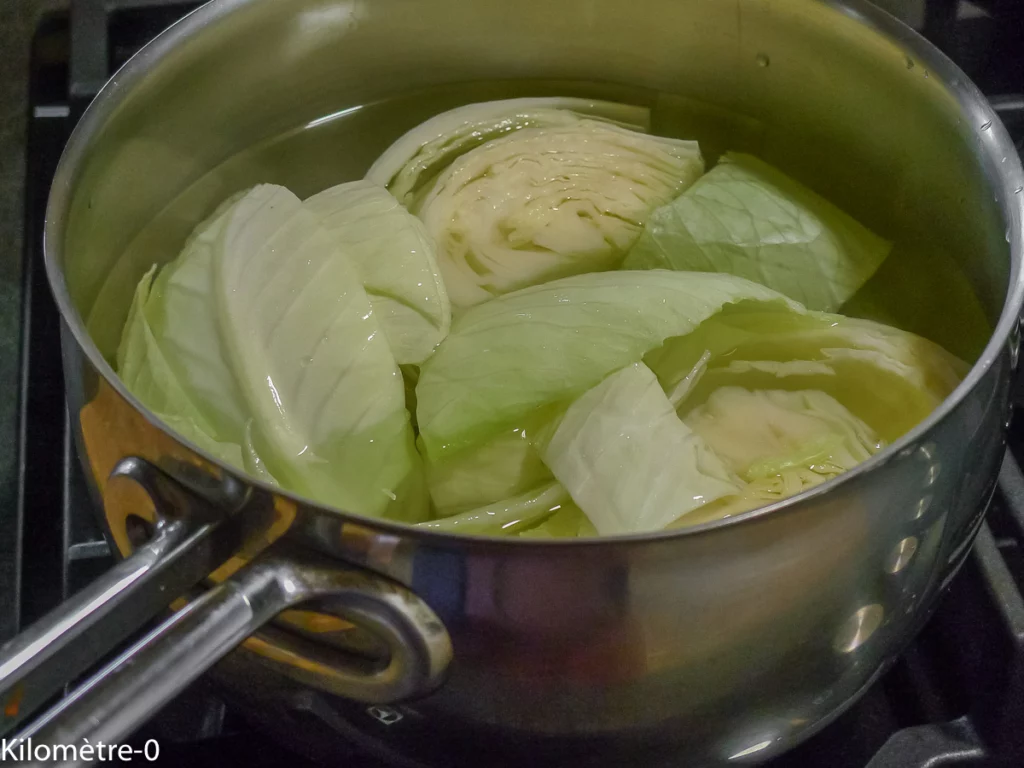 Chou blanc aux raisins secs et au jambon - Étape 1