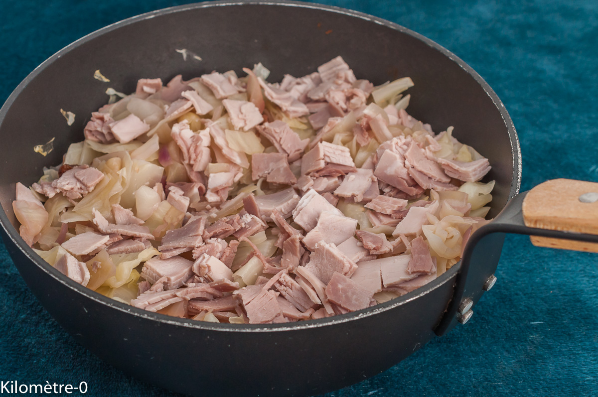 Photo de recette de chou, chou blanc, chou pommé, poêlée, légumes, automne, hiver, facile, raisins secs, jambon, jambon blanc, lardons, Kilomètre-0, blog de cuisine réalisée à partir de produits de saison et issus de circuits courts