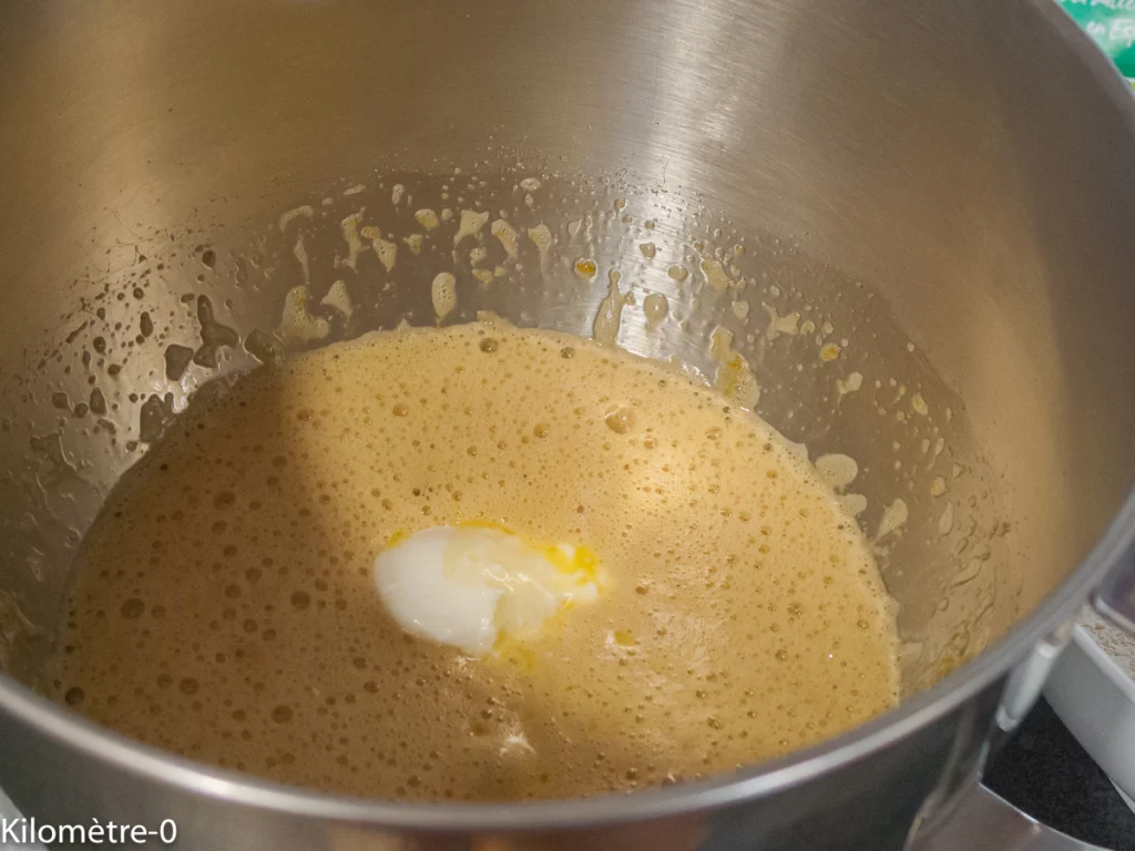 Gâteau du matin aux cerises, pistaches et amandes - Étape 2