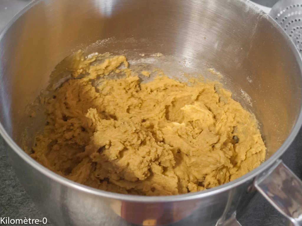 Gâteau du matin aux cerises, pistaches et amandes - Étape 4