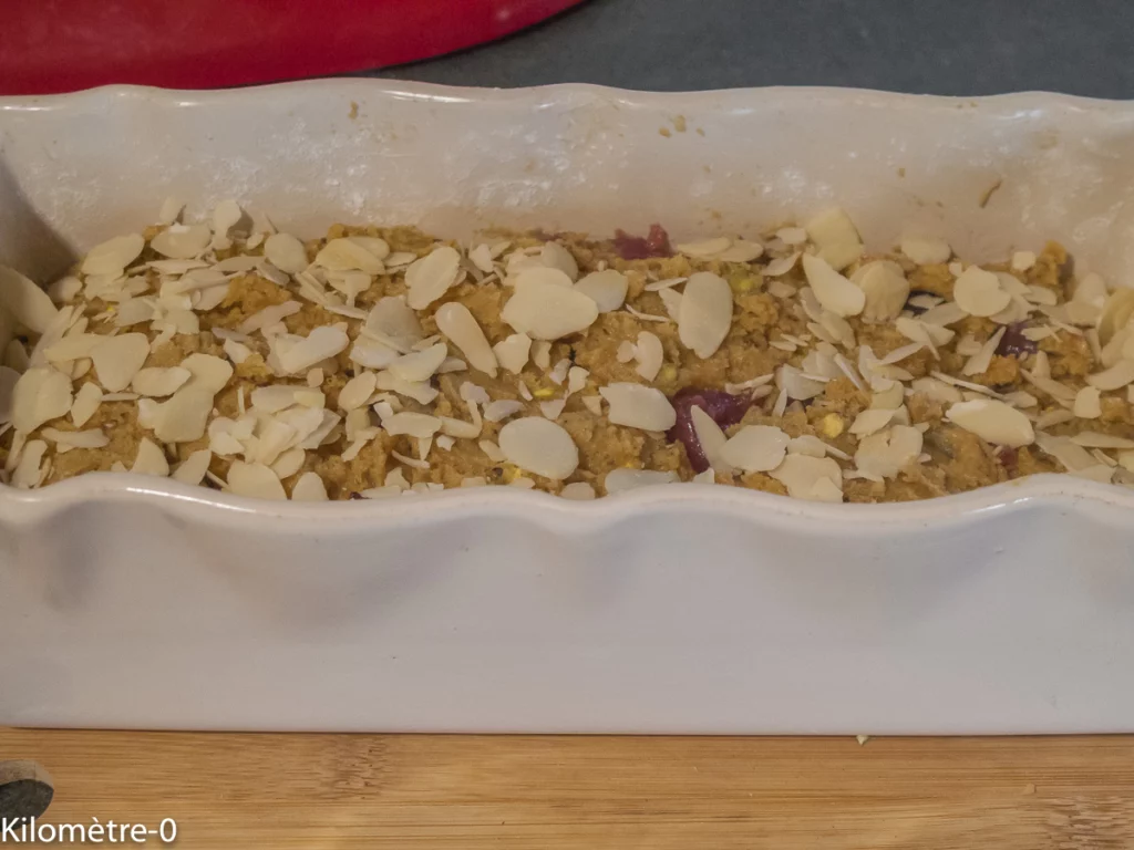 Gâteau du matin aux cerises, pistaches et amandes - Étape 6