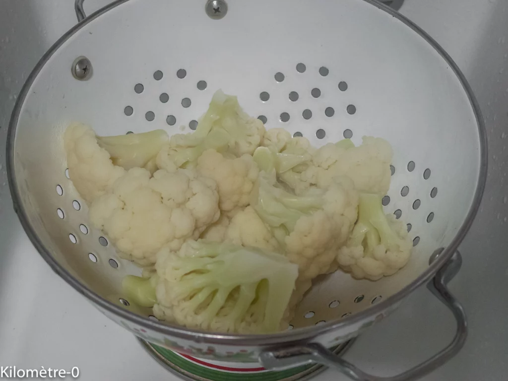 Crème de chou fleur et oeufs panés aux noisettes - Étape 1