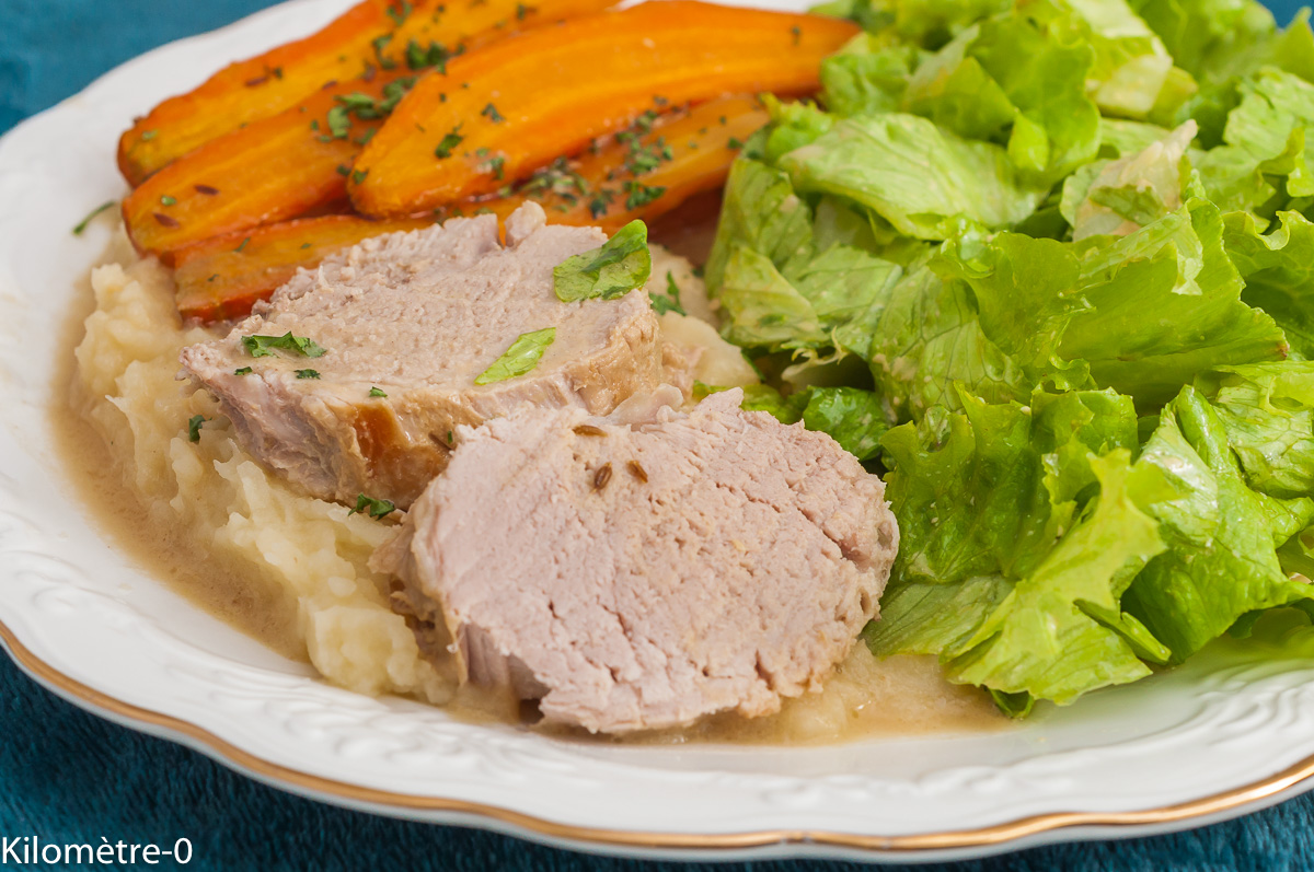 Photo de recette de porc, filet mignon, cuisson à la bière, bière blonde,  moutarde, purée, pommes de terre, carottes nouvelles, carottes, légumes, healthy, printemps, hiver, facile, mijoté,  léger, cumin, Kilomètre-0, blog de cuisine réalisée à partir de produits de saison et issus de circuits courts