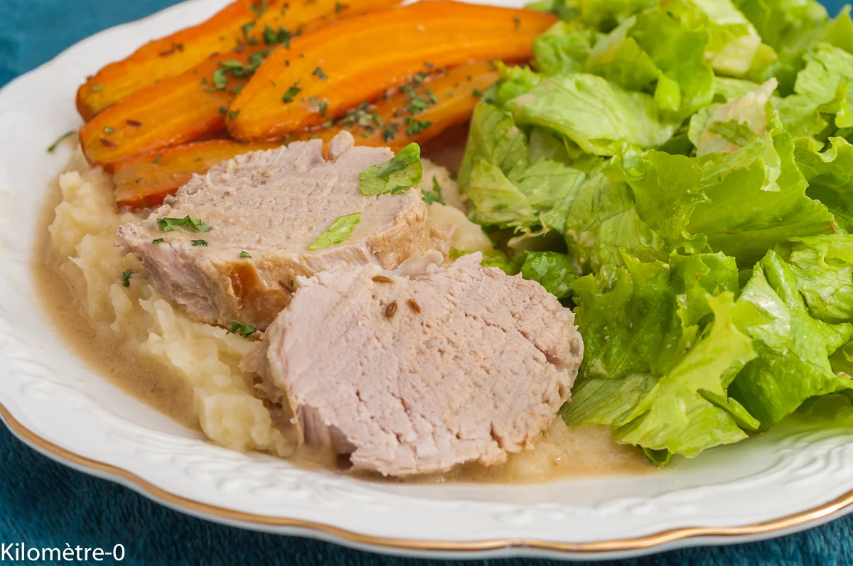 Photo de recette de porc, filet mignon, cuisson à la bière, bière blonde, moutarde, purée, pommes de terre, carottes nouvelles, carottes, légumes, healthy, printemps, hiver, facile, mijoté, léger, cumin, Kilomètre-0, blog de cuisine réalisée à partir de produits de saison et issus de circuits courts