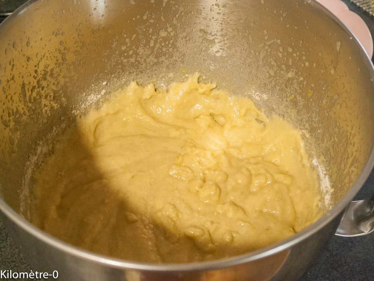 Cake aux citrons : étape 6 — Mélangez sans insister.