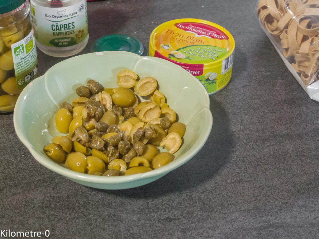Pâtes au thon, olives et câpres - Étape 1