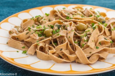 Photo de recette de spaghetti, pâtes, thon, olives, câpres, persil, facile, rapide, healthy, automne, hiver, printemps, été, bio, Kilomètre-0, blog de cuisine réalisée à partir de produits de saison et issus de circuits courts