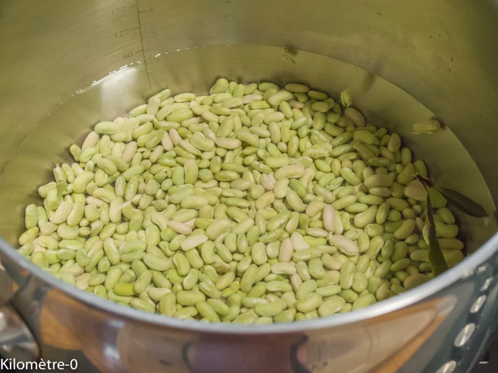 Saucisses aux flageolets, crumble aux noisettes - Étape 1