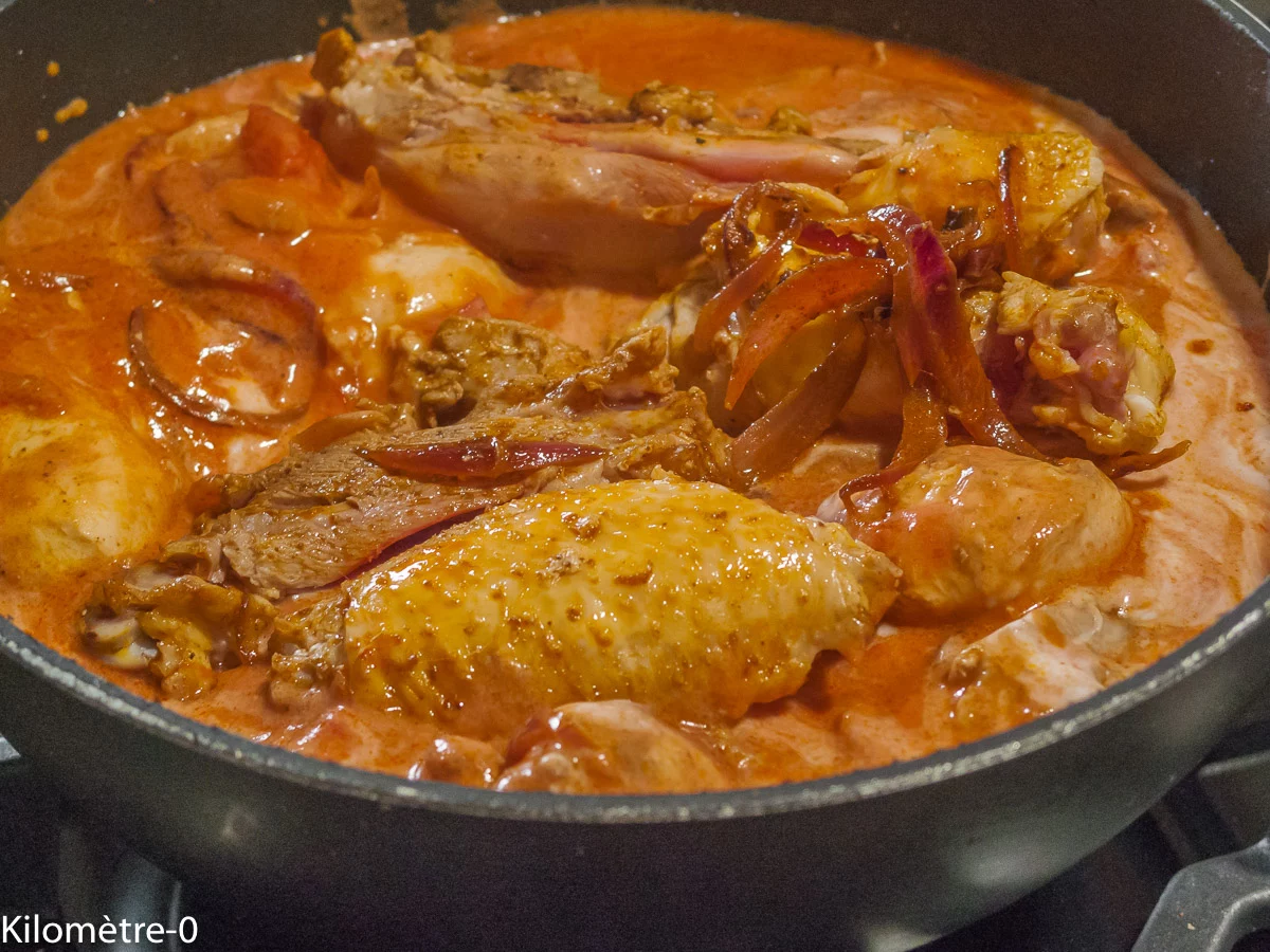Photo de recette de poulet, volaille, curry, mijoté, épices, curry, riz, chou fleur, plat unique, automne, hiver, printemps, cuisine du monde, facile, Kilomètre-0, blog de cuisine réalisée à partir de produits de saison et issus de circuits courts