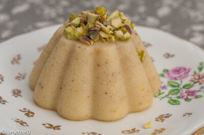 Photo de recette de gâteau, dessert, semoule, pistache, agrumes, orange, zeste, facile, rapide, bio, laitage, économique,  Kilomètre-0, blog de cuisine réalisée à partir de produits de saison et issus de circuits courts