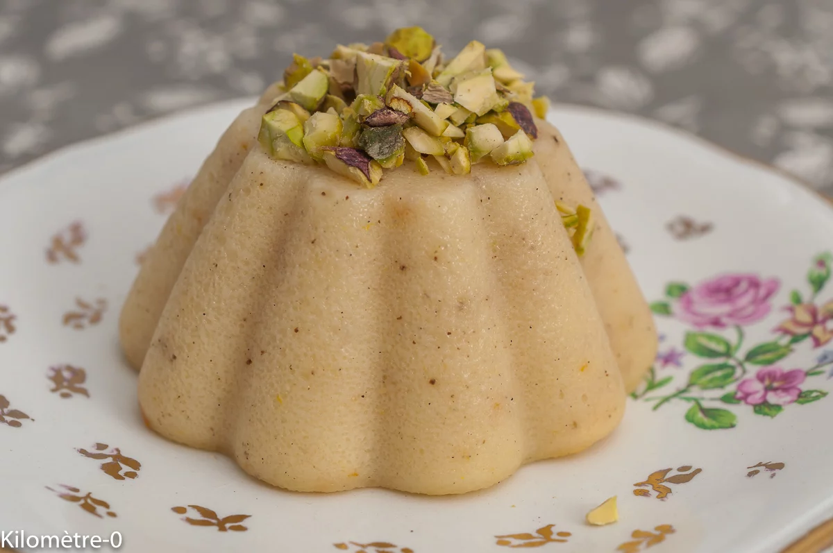 Photo de recette de gâteau, dessert, semoule, pistache, agrumes, orange, zeste, facile, rapide, bio, laitage, économique, Kilomètre-0, blog de cuisine réalisée à partir de produits de saison et issus de circuits courts