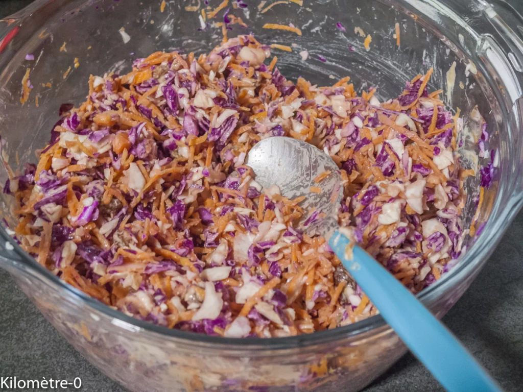 Salade de choux aux carottes et raisins secs, mayonnaise aux haricots blancs - Étape 4