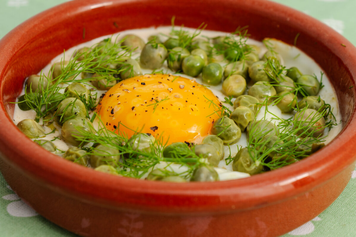 Chakchouka aux olives et pommes de terre sautées