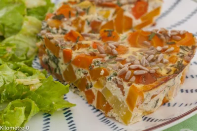 Photo de recette de clafoutis, oeufs, végé, végétarien, bon marché, économique, carottes, fines herbes, tarte salée sans pâte, facile, Kilomètre-0, blog de cuisine réalisée à partir de produits de saison et issus de circuits courts