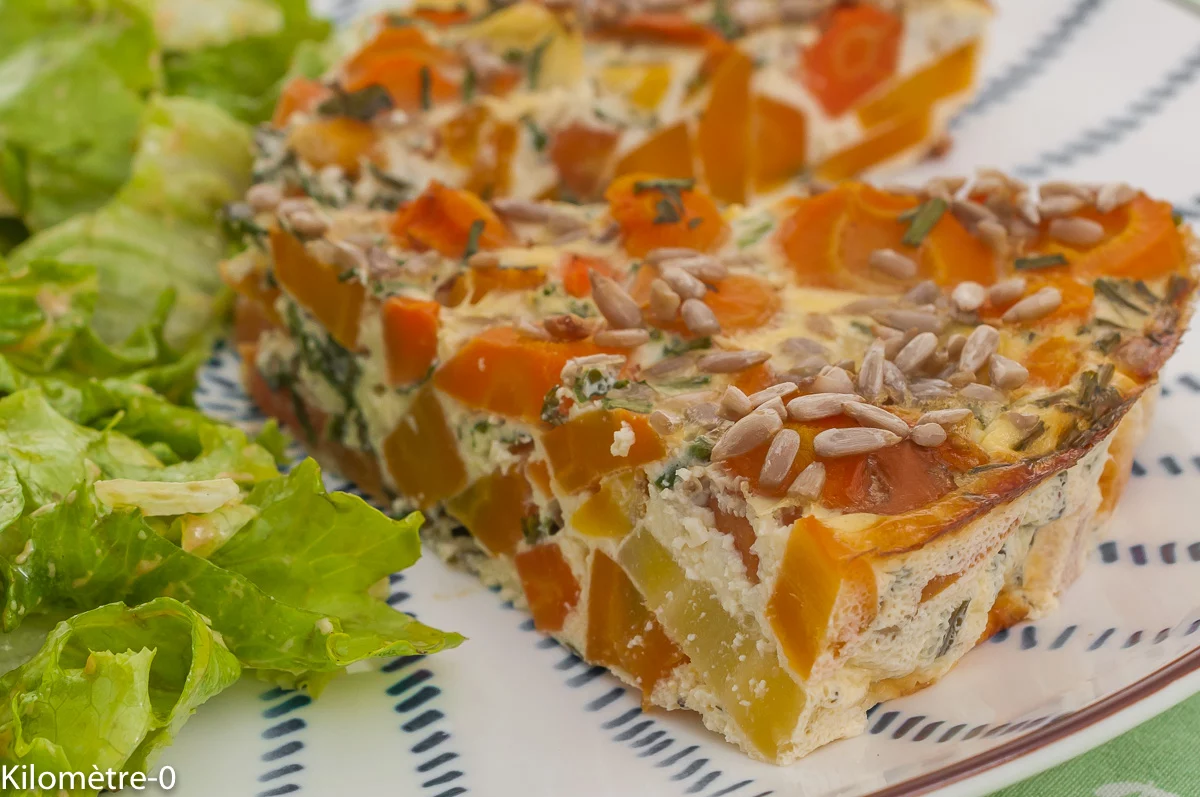 Photo de recette de clafoutis, oeufs, végé, végétarien, bon marché, économique, carottes, fines herbes, tarte salée sans pâte, facile, Kilomètre-0, blog de cuisine réalisée à partir de produits de saison et issus de circuits courts