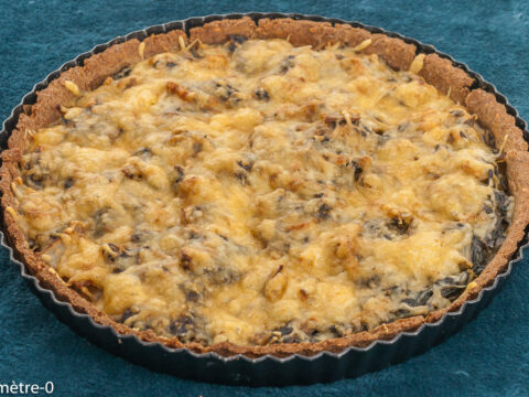 photo de recette, Kilomètre-0, quiche, tarte, salée, emmental, fromage, blettes, purée de cacahuètes, végétarien, végé, pâte maison, farine de blé noir, farine de sarrasin, pique nique, buffet, apéro, légumes, printemps, été, automne, hiver, économique