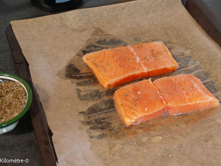 Saumon aux asperges vertes, radis et oignons nouveaux au four — étape 3