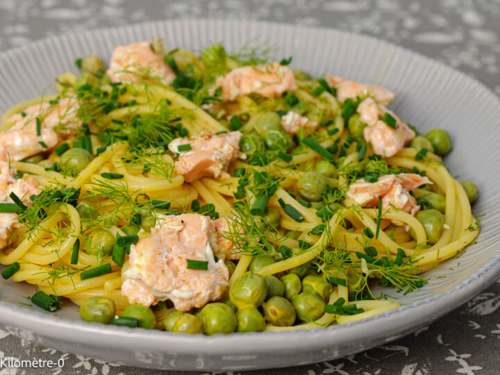 Recette de pâtes, poisson, saumon, petits pois, légumes, fines herbes, aneth, facile, curcuma, kilomètre-0,