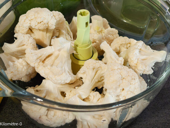 Taboulé de chou fleur aux carottes, concombre et radis, sauce tahini : étape 1 — Détachez les fleurs du chou et lavez-les…