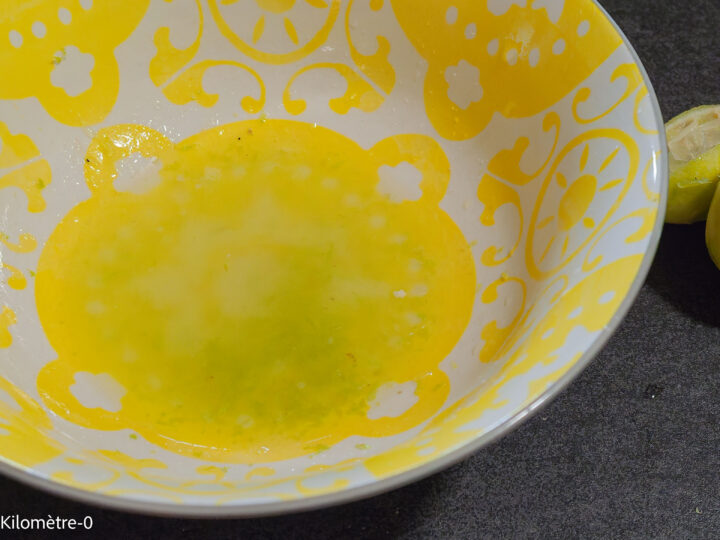 Taboulé de chou fleur aux carottes, concombre et radis, sauce tahini : étape 7 — Lavez le citron (vert pour moi), prélevez…