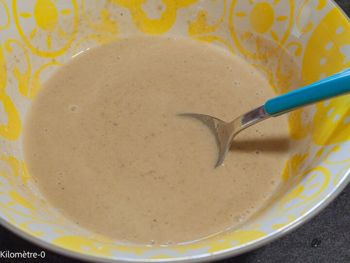 Taboulé de chou fleur aux carottes, concombre et radis, sauce tahini : étape 8 — Ajoutez le tahini et de l'eau jusqu'à la…