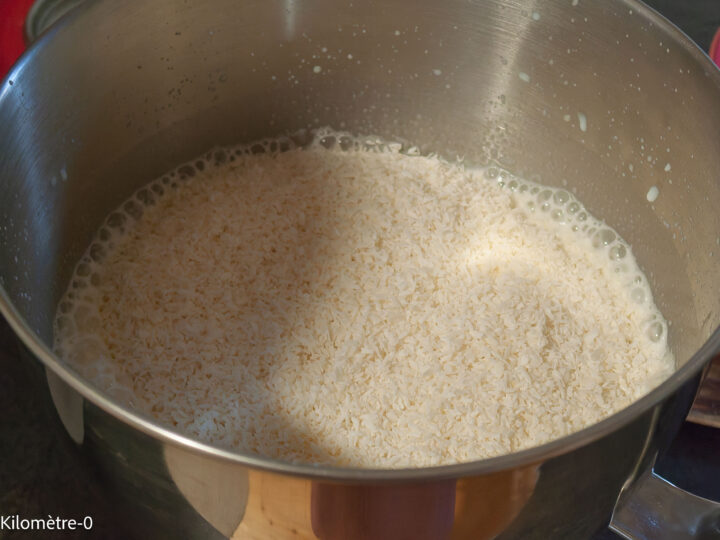 Flan coco : étape 4 — Mélangez de nouveau.