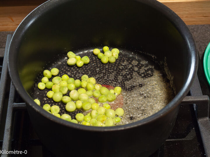 Crêpes vertes, sauce yaourt, truite et petits pois — étape 8