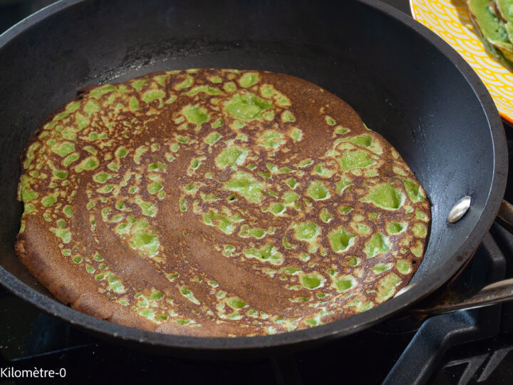 Crêpes vertes, sauce yaourt, truite et petits pois — étape 11