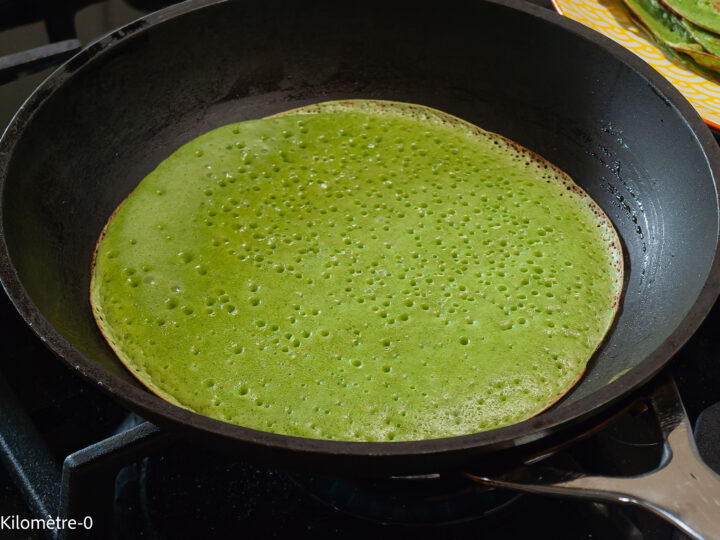 Crêpes vertes, sauce yaourt, truite et petits pois — étape 10
