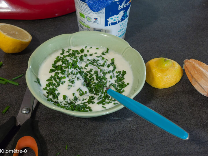 Crêpes vertes, sauce yaourt, truite et petits pois — étape 7