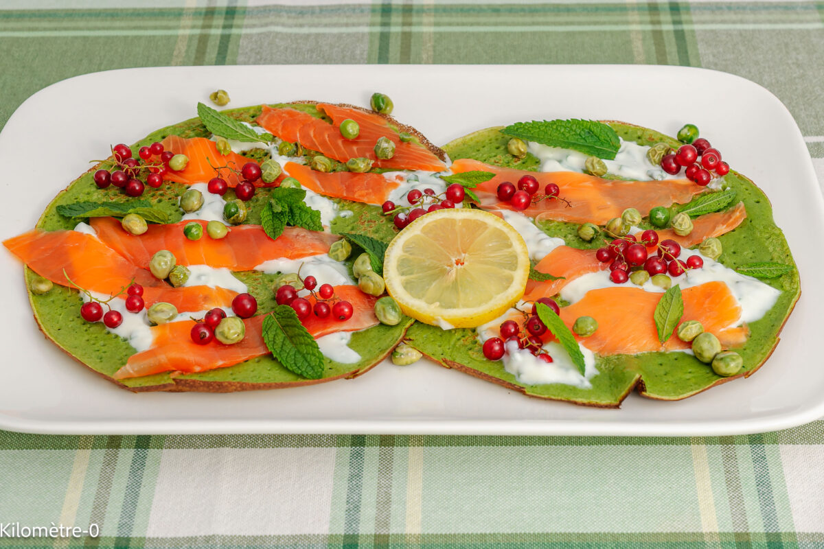 Recette de crêpes, vertes, sauce yaourt, truite fumée, saumon fumé, légumes, menthe, petits pois, coloré, healthy, léger, bio, facile,