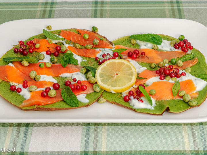 Recette de crêpes, vertes, sauce yaourt, truite fumée, saumon fumé, légumes, menthe, petits pois, coloré, healthy, léger, bio, facile,