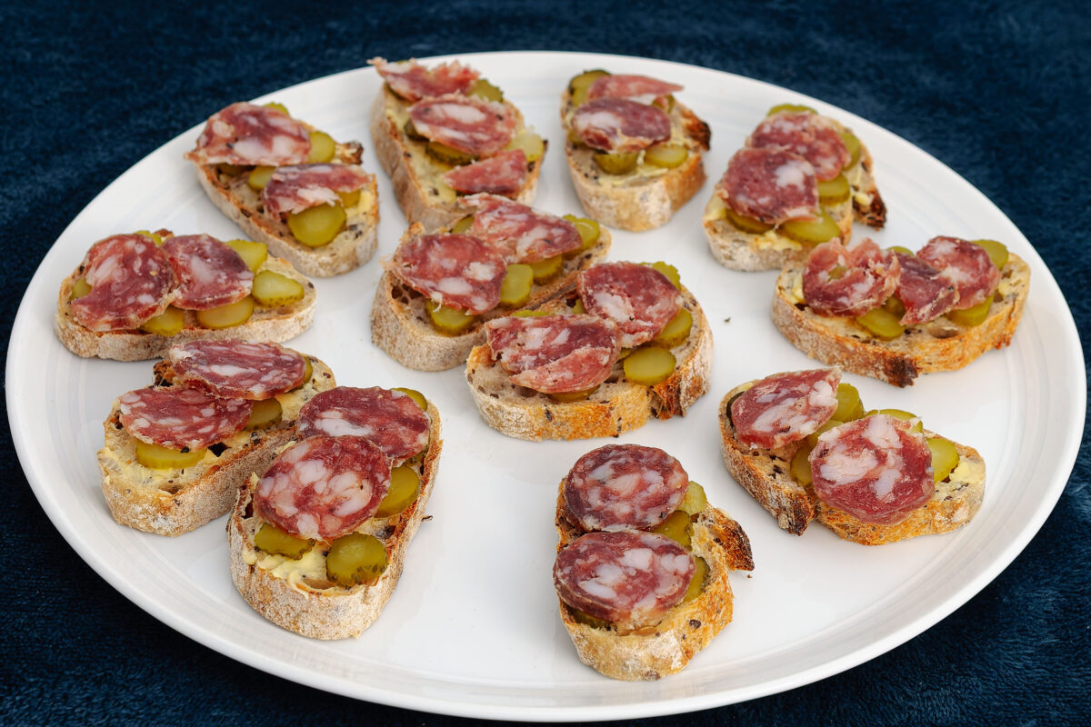 Recette de tartines cornichon saucisson — baguette aux céréales