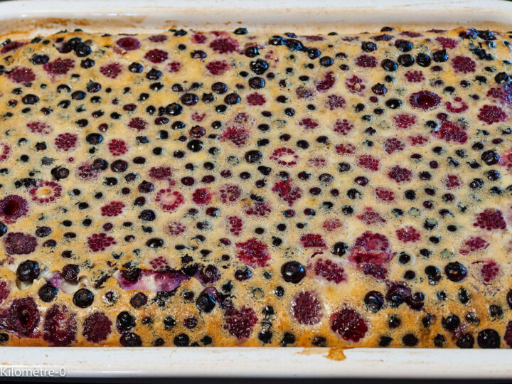 Far aux fruits rouges : étape 6 — et enfournez le plat 50 minutes à 180°.