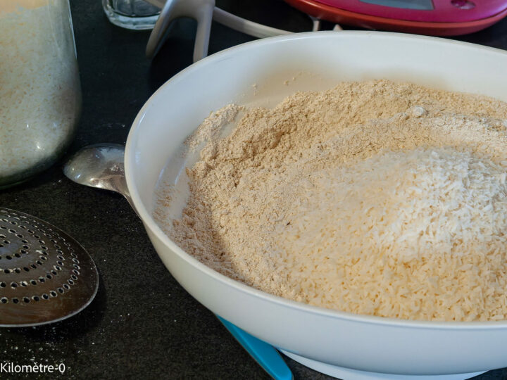Gâteau du matin à la noix de coco : étape 1 — Tamisez la farine avec le bicarbonate ou avec un sachet de poudre à lever ou…