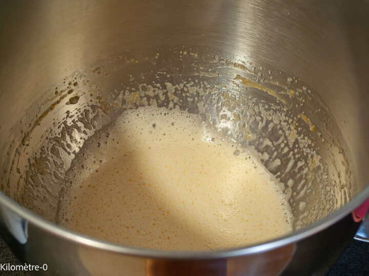 Gâteau du matin à la noix de coco : étape 3 — Battez les œufs avec le sucre ...