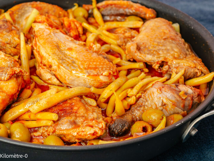 Recette sans gluten de poulet aux olives et haricots plats — estragon et coulis de tomate
