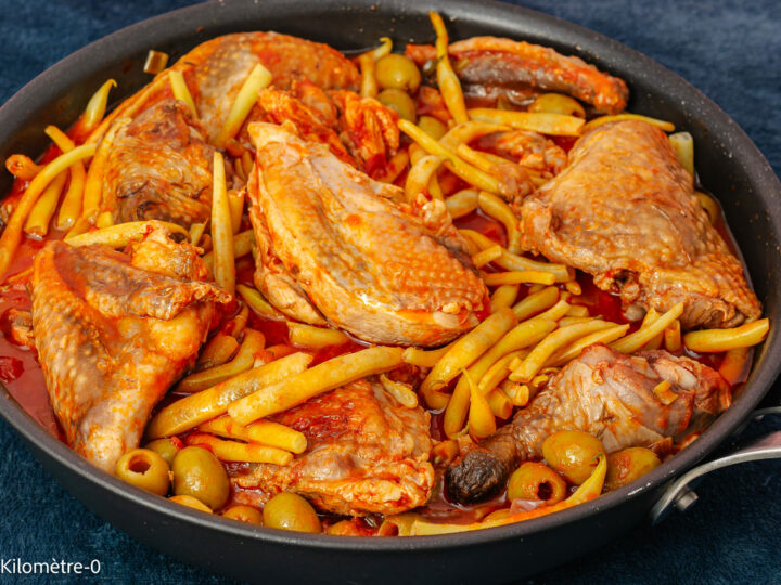 Poulet aux olives et haricots plats : étape 10 — Ajoutez les haricots et mélangez bien.