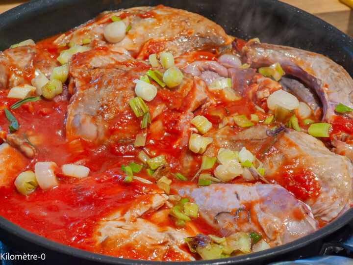 Poulet aux olives et haricots plats : étape 6 — ainsi que les oignons.